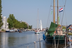 warten vor den vielen Brücken